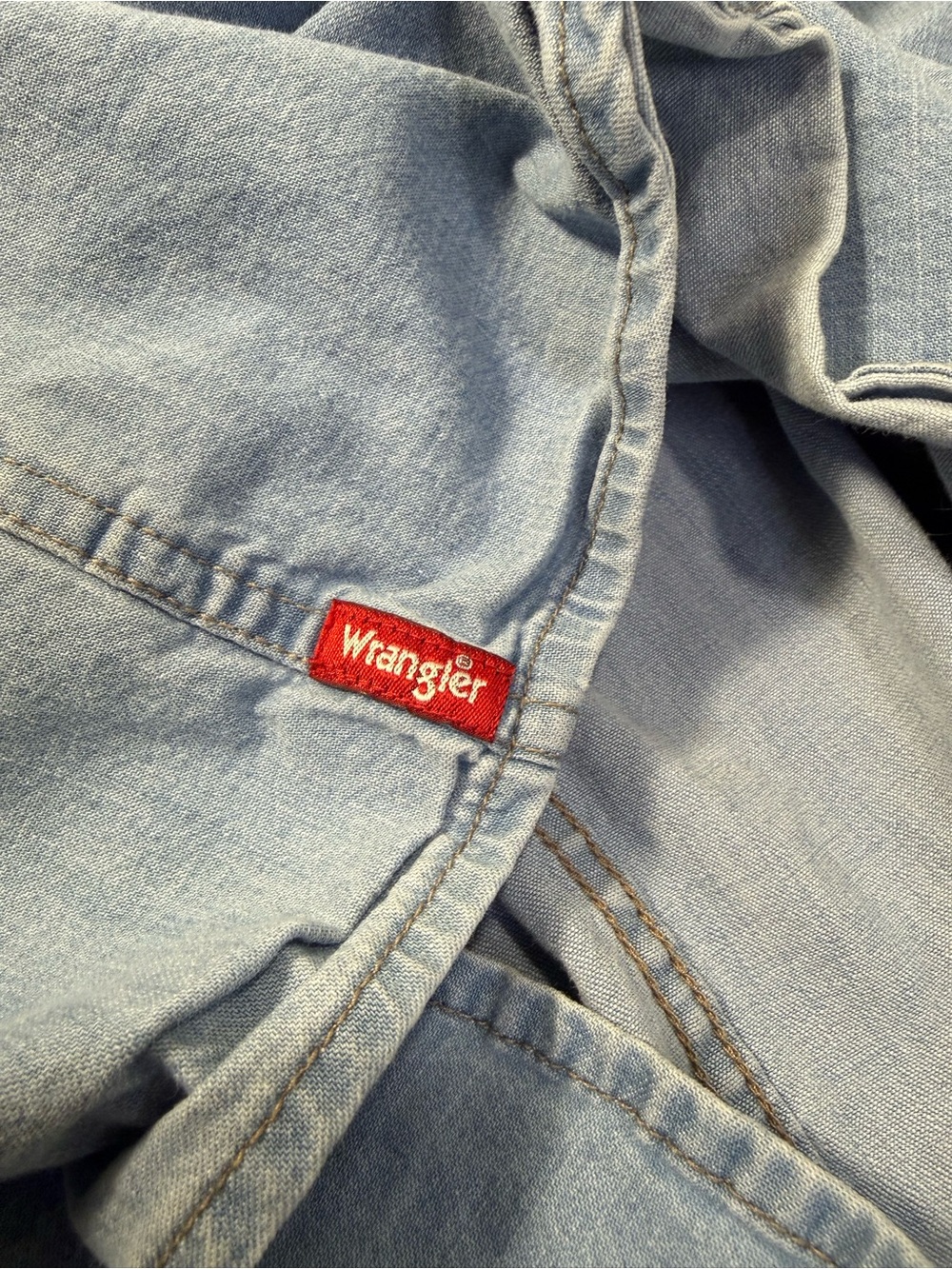 Women’s Wrangler Light Blue Short Sleeve Denim Button-Down Shirt - Picture 5 of 7